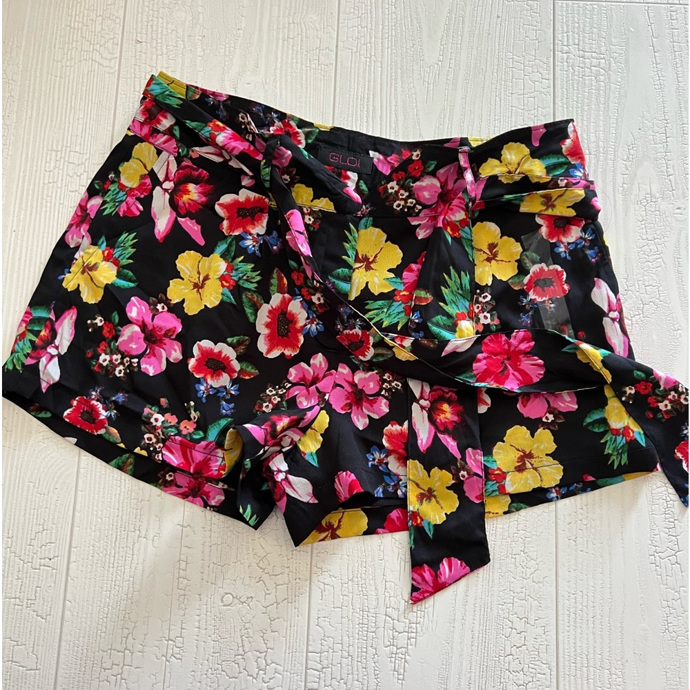 NWOT GLO JEAN SHORTS, floral, print